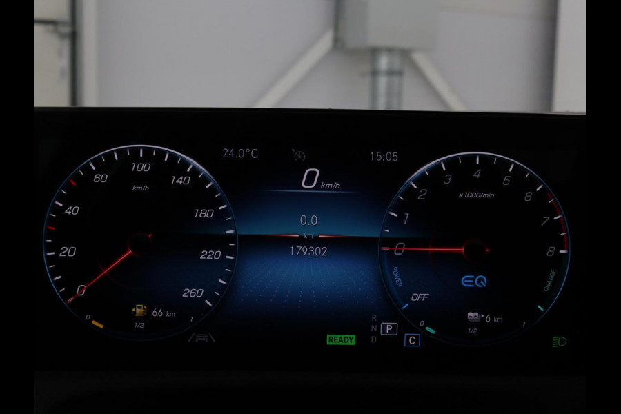 Mercedes-Benz A-Klasse 250e Business Solution Luxury | Leder | Stoelverwarming | Trekhaak | Camera | Navigatie | Full LED | Park Assist | Climate control | Widescreen