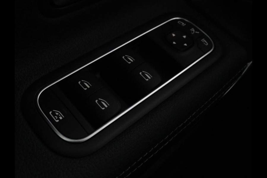 Mercedes-Benz A-Klasse 250e Business Solution Luxury | Leder | Stoelverwarming | Trekhaak | Camera | Navigatie | Full LED | Park Assist | Climate control | Widescreen
