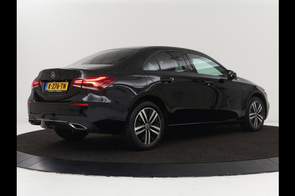 Mercedes-Benz A-Klasse 250e Business Solution Luxury | Leder | Stoelverwarming | Trekhaak | Camera | Navigatie | Full LED | Park Assist | Climate control | Widescreen