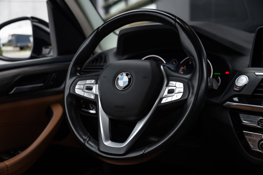BMW X3 xDrive20i High Executive - Panorama | HUD | Cruise Control | Trekhaak