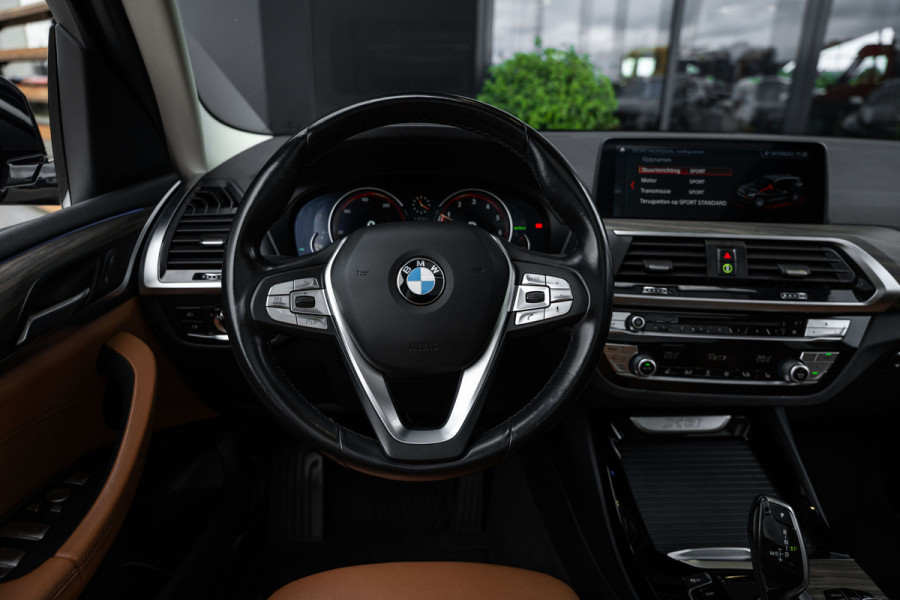 BMW X3 xDrive20i High Executive - Panorama | HUD | Cruise Control | Trekhaak