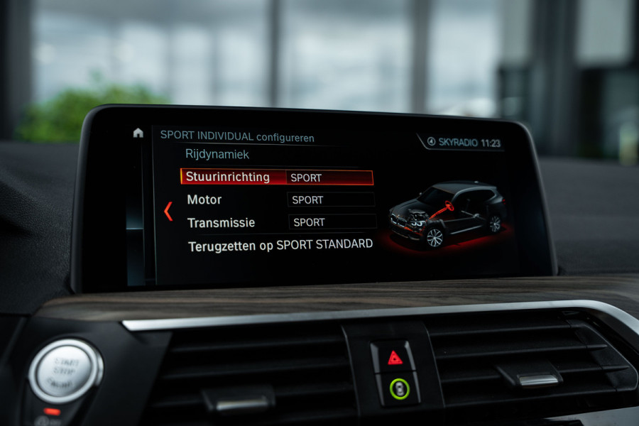 BMW X3 xDrive20i High Executive - Panorama | HUD | Cruise Control | Trekhaak