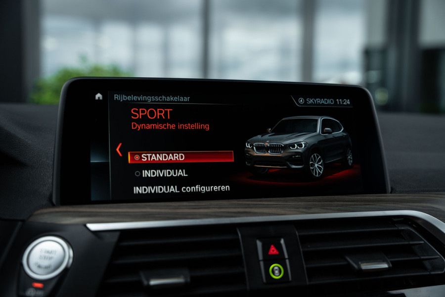BMW X3 xDrive20i High Executive - Panorama | HUD | Cruise Control | Trekhaak