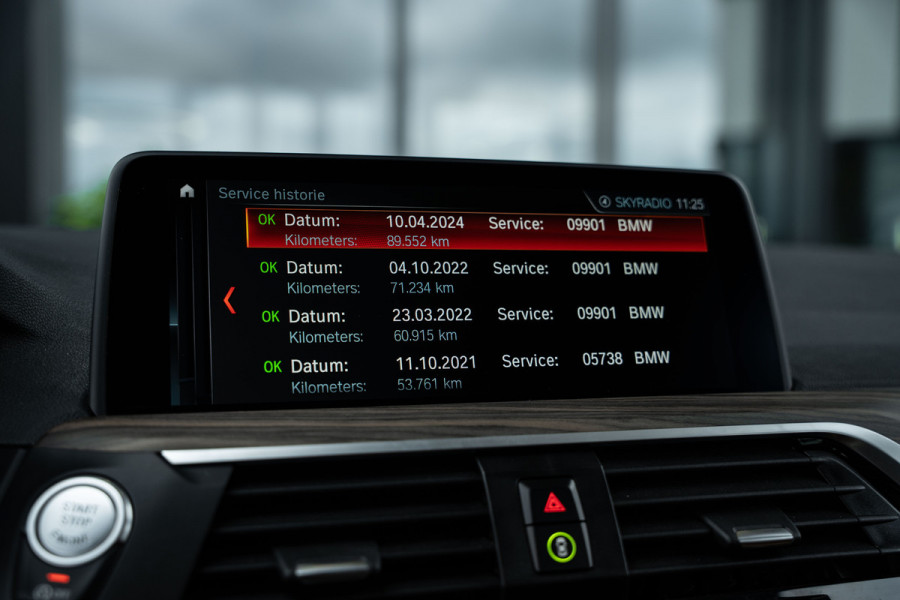 BMW X3 xDrive20i High Executive - Panorama | HUD | Cruise Control | Trekhaak
