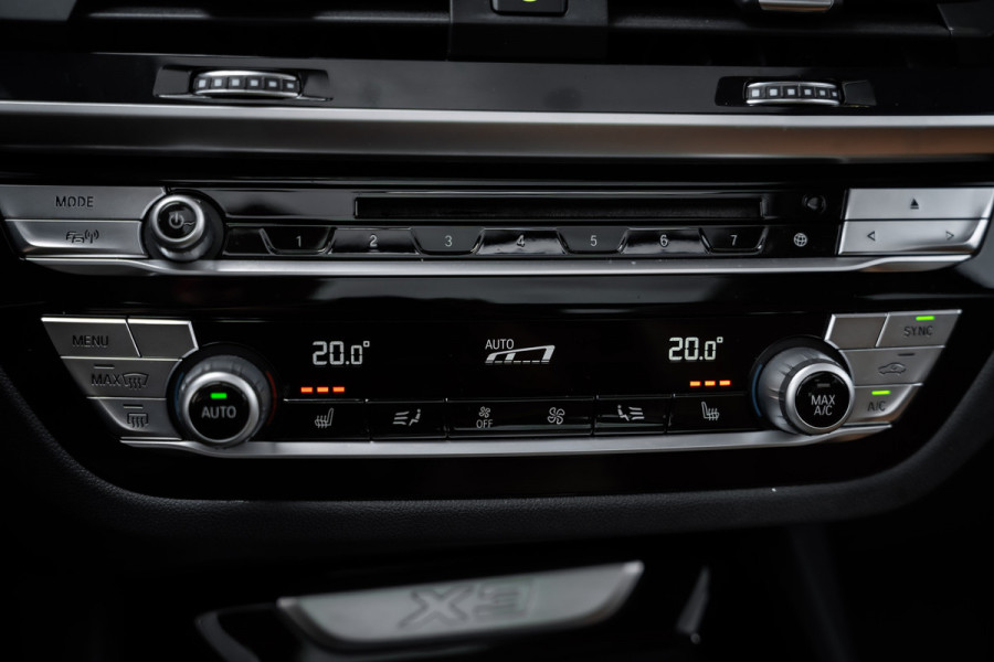 BMW X3 xDrive20i High Executive - Panorama | HUD | Cruise Control | Trekhaak