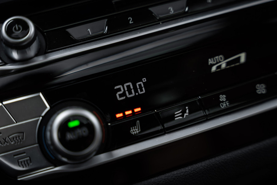 BMW X3 xDrive20i High Executive - Panorama | HUD | Cruise Control | Trekhaak