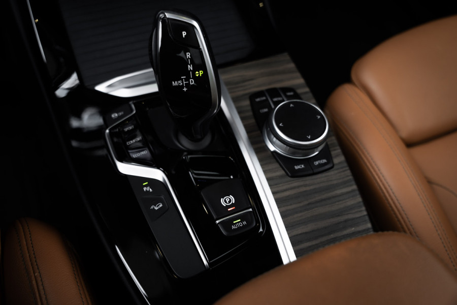 BMW X3 xDrive20i High Executive - Panorama | HUD | Cruise Control | Trekhaak