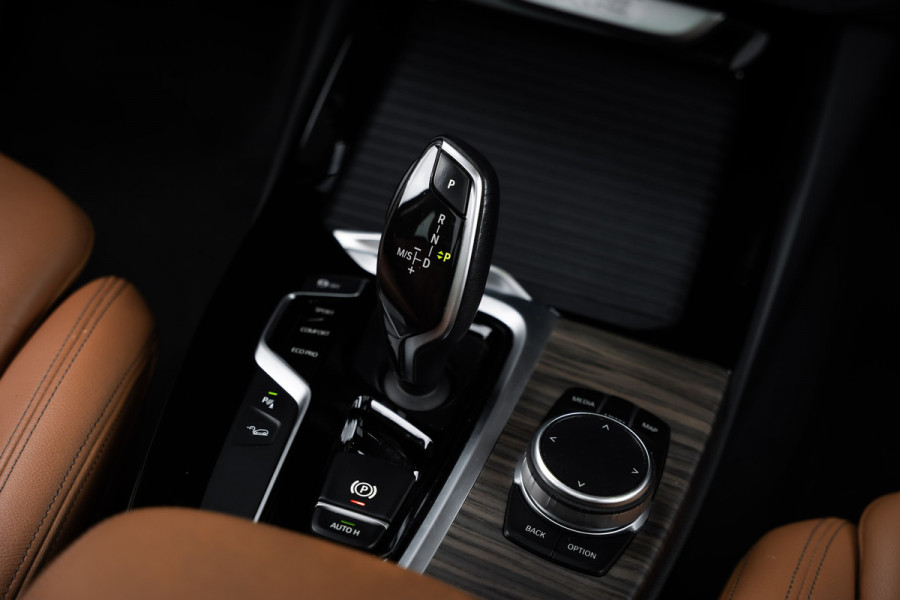 BMW X3 xDrive20i High Executive - Panorama | HUD | Cruise Control | Trekhaak