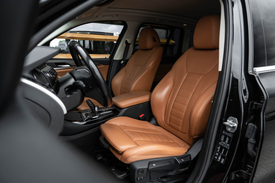 BMW X3 xDrive20i High Executive - Panorama | HUD | Cruise Control | Trekhaak
