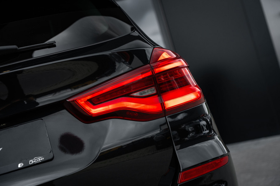 BMW X3 xDrive20i High Executive - Panorama | HUD | Cruise Control | Trekhaak
