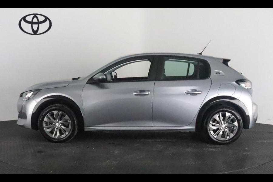 Peugeot e-208 EV ALLURE PACK 50 KWh ACCU= 93% +SNELLADEN 3 FASE LADEN TOT 2 JAAR GARANTIE ! Als nieuw!