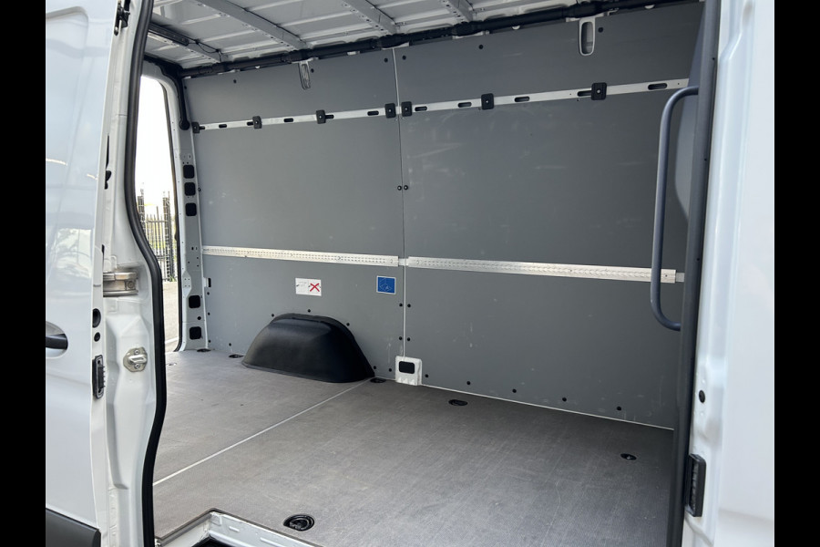 Mercedes-Benz Sprinter 317 CDI L2 H2 Trekhaak / MBUX / Navigatie / Camera / Cruise control / Airco / 270 Graden achterdeuren