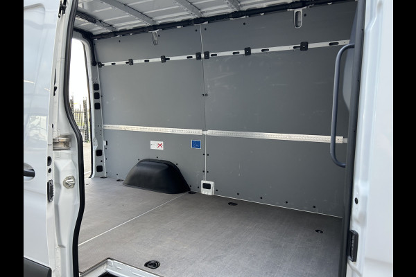 Mercedes-Benz Sprinter 317 CDI L2 H2 Trekhaak / MBUX / Navigatie / Camera / Cruise control / Airco / 270 Graden achterdeuren