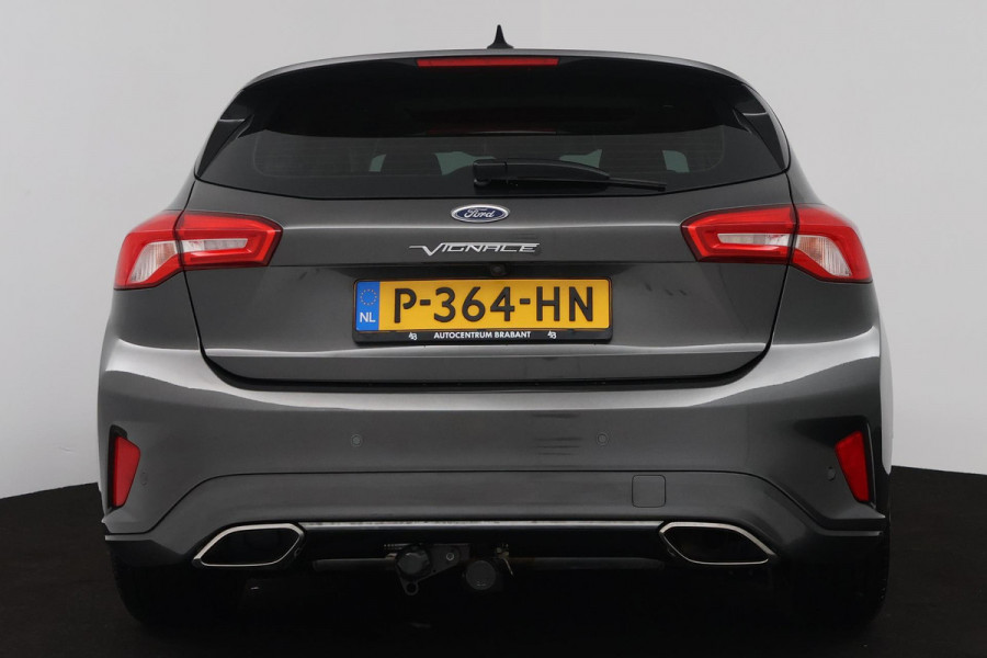 Ford Focus 1.0 EcoBoost Titanium Business (PANORAMADAK, TREKHAAK, ACHTERUITRIJCAMERA, STOEL/STUUR VERWARMING, SFEER)