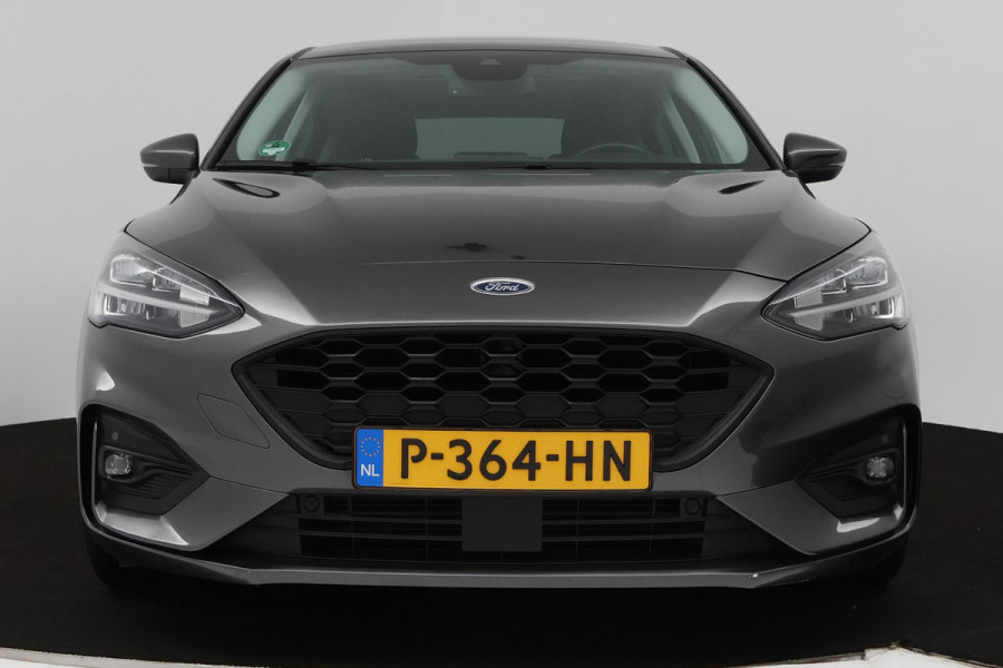Ford Focus 1.0 EcoBoost Titanium Business (PANORAMADAK, TREKHAAK, ACHTERUITRIJCAMERA, STOEL/STUUR VERWARMING, SFEER)