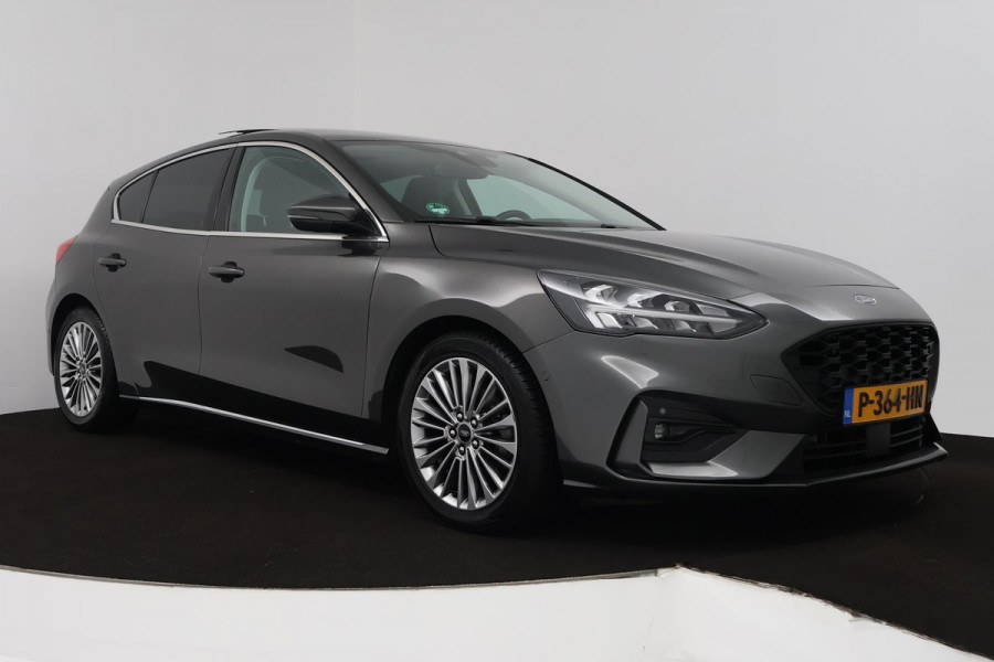 Ford Focus 1.0 EcoBoost Titanium Business (PANORAMADAK, TREKHAAK, ACHTERUITRIJCAMERA, STOEL/STUUR VERWARMING, SFEER)