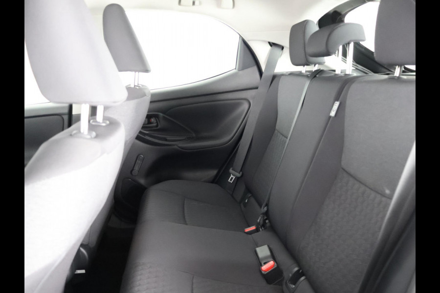 Toyota Yaris 1.5 HYBRIDE BLACKLINE GARANTIE 5-2034 AUTOMAAT. CLOUD NAVI. SLECHTS 11.000 KM.