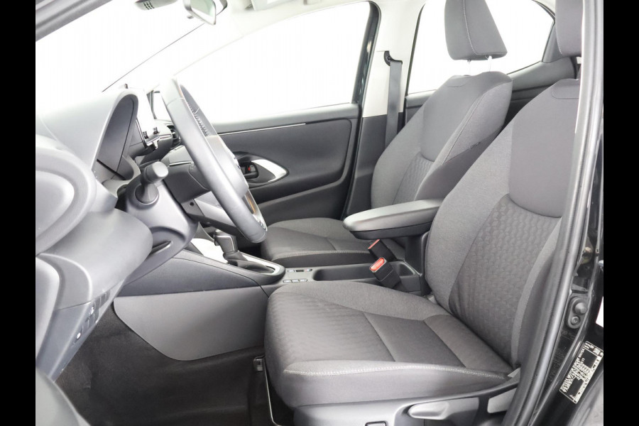 Toyota Yaris 1.5 HYBRIDE BLACKLINE GARANTIE 5-2034 AUTOMAAT. CLOUD NAVI. SLECHTS 11.000 KM.