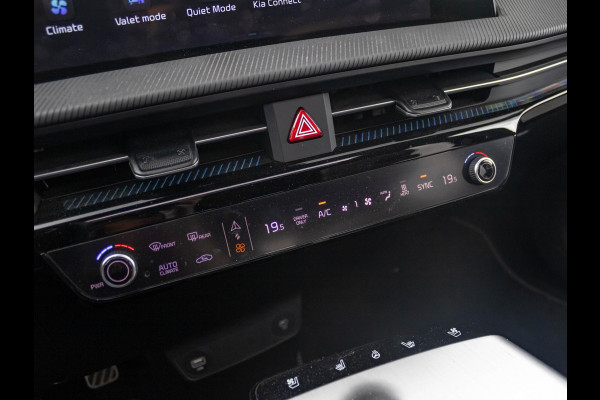 Kia Ev6 GT-Line 77.4 kWh schuifkanteldak l Stoelverwarming en stoel ventilatie l Meridian soundsysteem