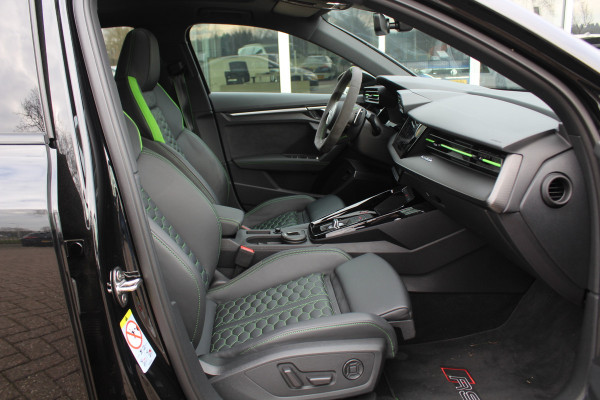 Audi RS3 Limousine 2.5 TFSI quattro / Verlengd Garantie / Milltek / Keramisch / Panoramadak / Camera / Head-up / B&O / Matrix LED / ACC / Leder