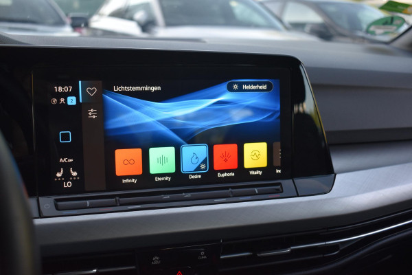 Volkswagen Golf 1.5 TSI Life Business Lane ACC Keyless Sfeer Stoelvw