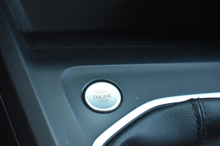 Volkswagen Golf 1.5 TSI Life Business Lane ACC Keyless Sfeer Stoelvw