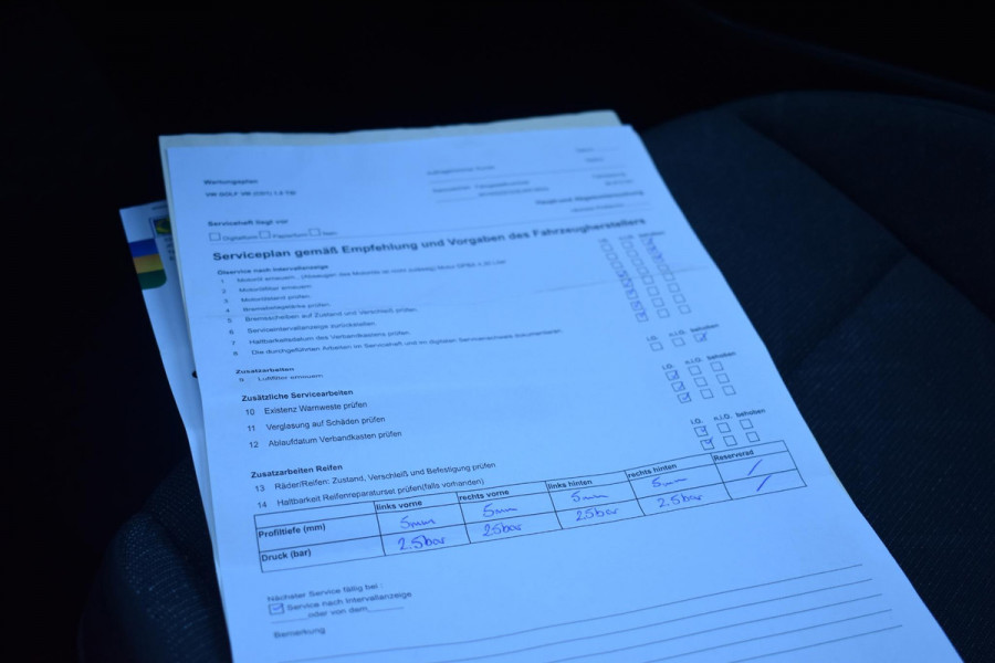 Volkswagen Golf 1.5 TSI Life Business Lane ACC Keyless Sfeer Stoelvw