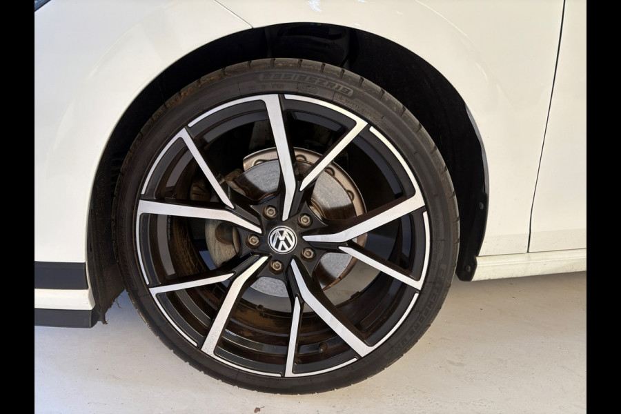 Volkswagen Golf 1.5 eTSI R-Line