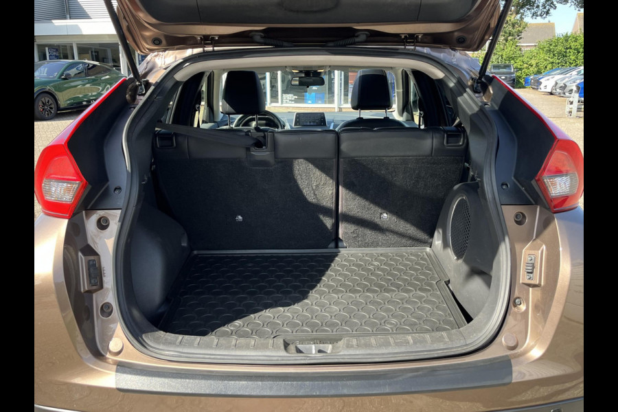 Mitsubishi Eclipse Cross 1.5 DI-T 4WD First Edition 163pk Automaat | Adaptieve Cruise | Head Up Display | Full Leder | | Panorama dak | Stoelverwarming | 1.600kg Trekgewicht!