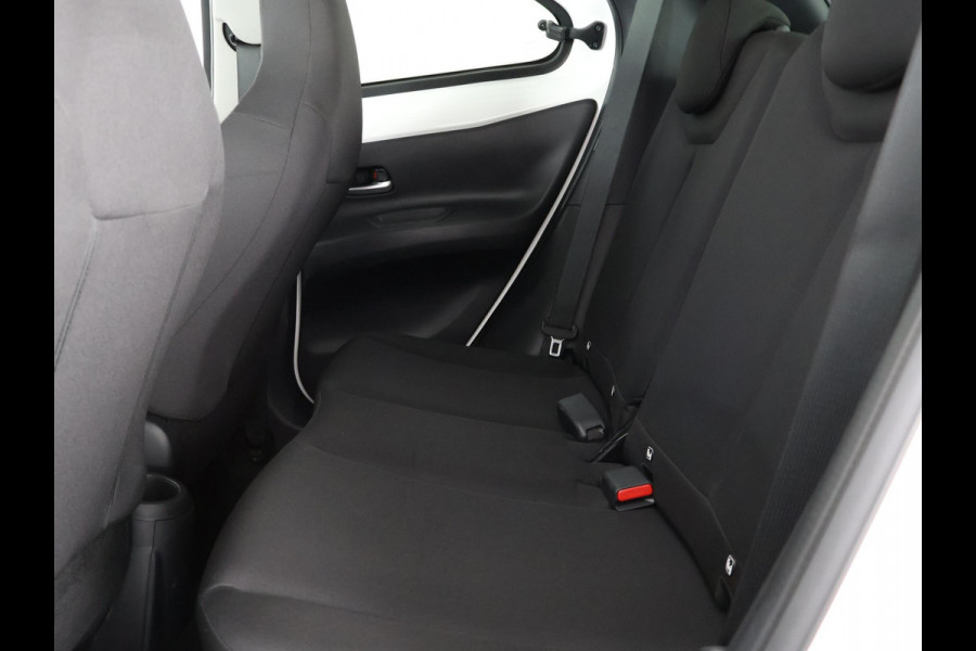 Toyota Aygo X 1.0 VVT-i MT Play | 1e eigenaar | Apple Carplay & AndroidAUTO | Privacy Glass | Camera |