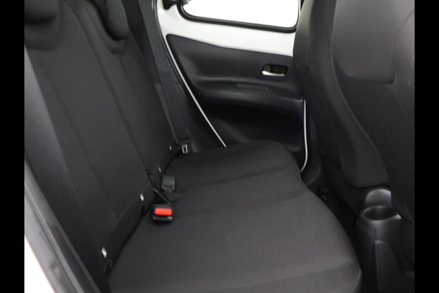 Toyota Aygo X 1.0 VVT-i MT Play | 1e eigenaar | Apple Carplay & AndroidAUTO | Privacy Glass | Camera |