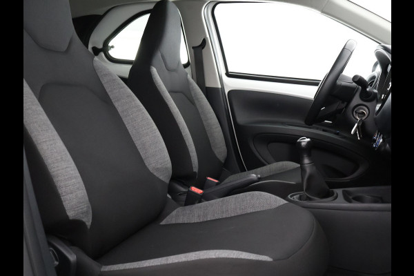 Toyota Aygo X 1.0 VVT-i MT Play | 1e eigenaar | Apple Carplay & AndroidAUTO | Privacy Glass | Camera |