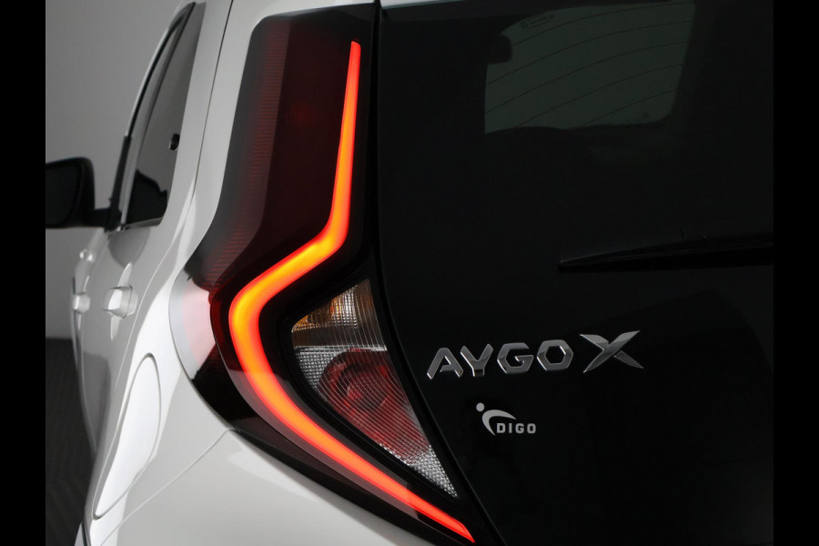 Toyota Aygo X 1.0 VVT-i MT Play | 1e eigenaar | Apple Carplay & AndroidAUTO | Privacy Glass | Camera |