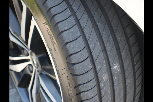 Volvo V60 2.0 T4 R-Design / Panoramadak / Trekhaak