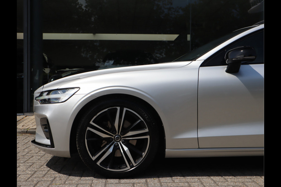 Volvo V60 2.0 T4 R-Design / Panoramadak / Trekhaak