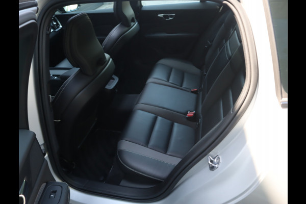 Volvo V60 2.0 T4 R-Design / Panoramadak / Trekhaak