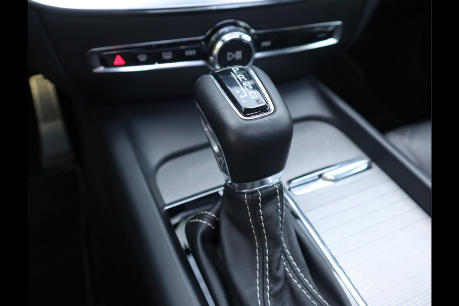 Volvo V60 2.0 T4 R-Design / Panoramadak / Trekhaak
