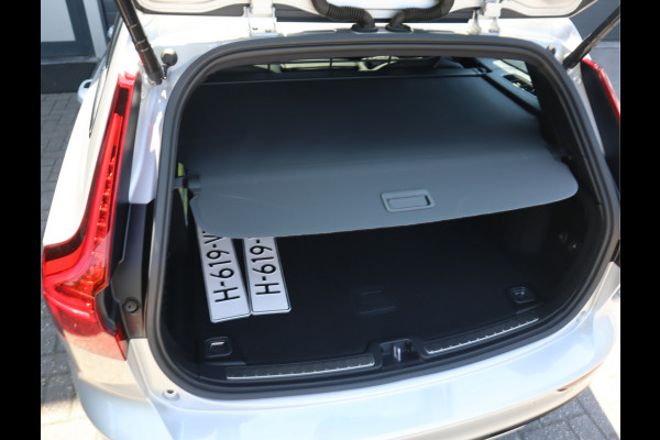 Volvo V60 2.0 T4 R-Design / Panoramadak / Trekhaak