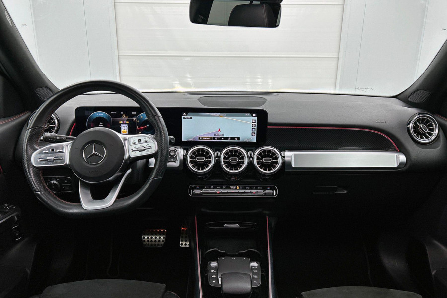 Mercedes-Benz Glb 200 Business Solution AMG | VOL! | 163PK | PANO | TrekH | Mem seats | StoelverW | AchterCAM | LaneAss | ETC