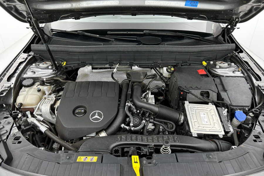 Mercedes-Benz Glb 200 Business Solution AMG | VOL! | 163PK | PANO | TrekH | Mem seats | StoelverW | AchterCAM | LaneAss | ETC