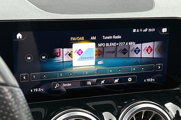 Mercedes-Benz Glb 200 Business Solution AMG | VOL! | 163PK | PANO | TrekH | Mem seats | StoelverW | AchterCAM | LaneAss | ETC