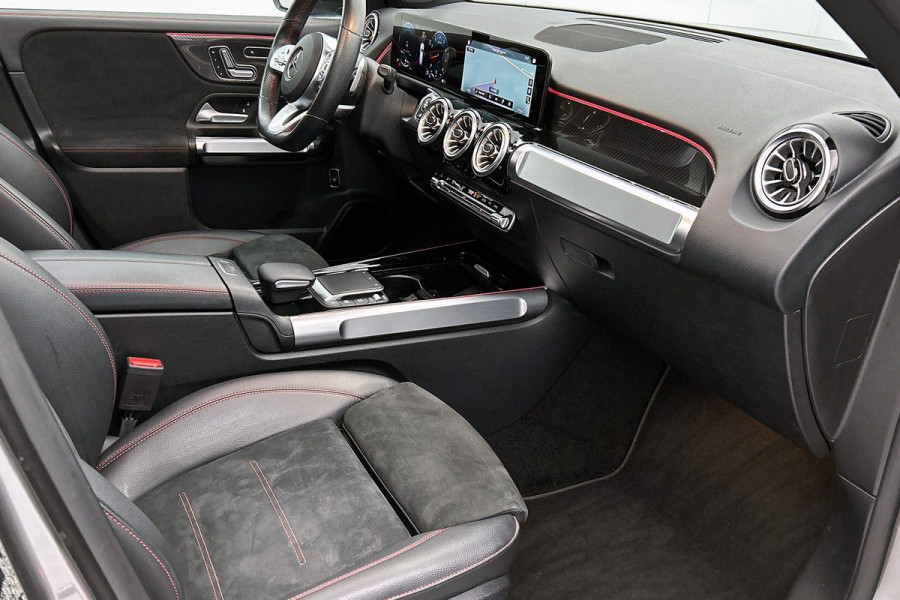 Mercedes-Benz Glb 200 Business Solution AMG | VOL! | 163PK | PANO | TrekH | Mem seats | StoelverW | AchterCAM | LaneAss | ETC