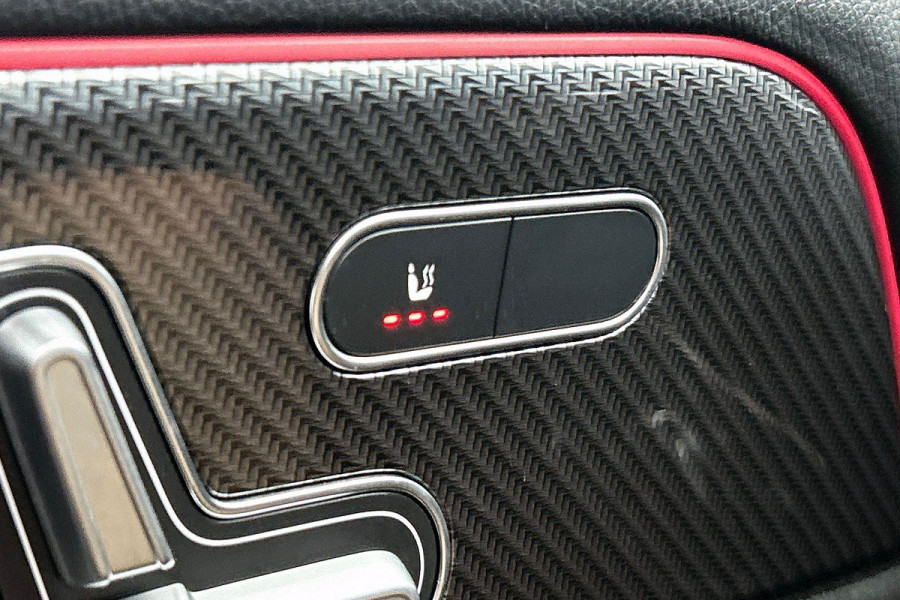 Mercedes-Benz Glb 200 Business Solution AMG | VOL! | 163PK | PANO | TrekH | Mem seats | StoelverW | AchterCAM | LaneAss | ETC