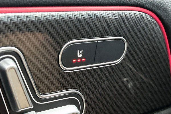 Mercedes-Benz Glb 200 Business Solution AMG | VOL! | 163PK | PANO | TrekH | Mem seats | StoelverW | AchterCAM | LaneAss | ETC