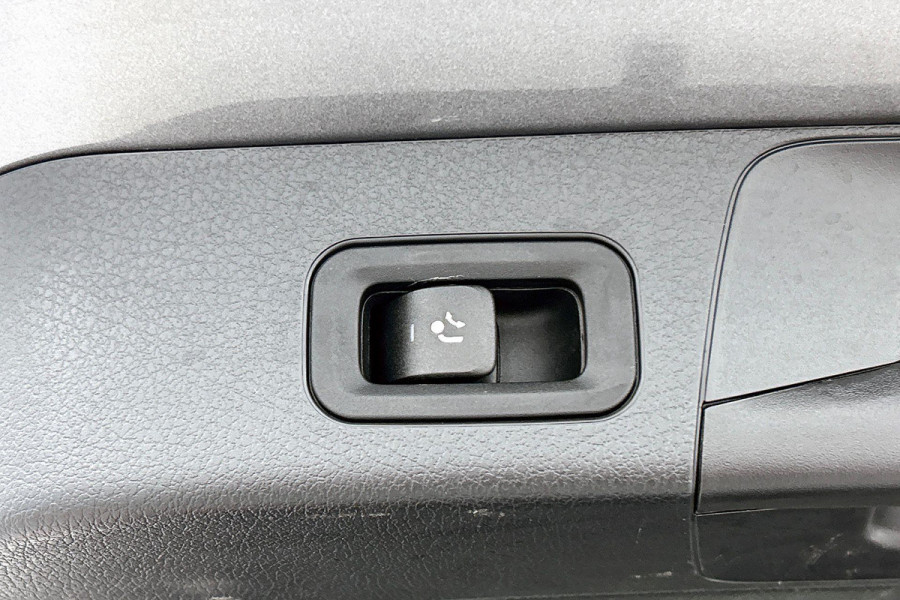 Mercedes-Benz Glb 200 Business Solution AMG | VOL! | 163PK | PANO | TrekH | Mem seats | StoelverW | AchterCAM | LaneAss | ETC