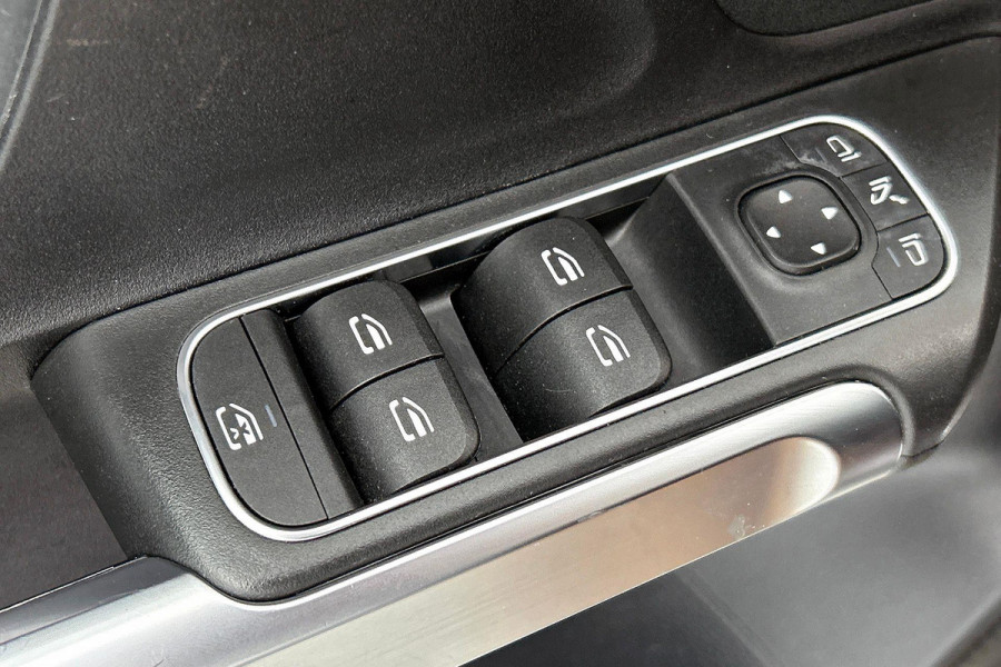 Mercedes-Benz Glb 200 Business Solution AMG | VOL! | 163PK | PANO | TrekH | Mem seats | StoelverW | AchterCAM | LaneAss | ETC