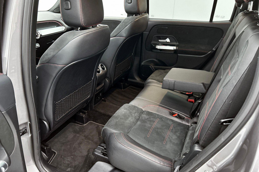 Mercedes-Benz Glb 200 Business Solution AMG | VOL! | 163PK | PANO | TrekH | Mem seats | StoelverW | AchterCAM | LaneAss | ETC