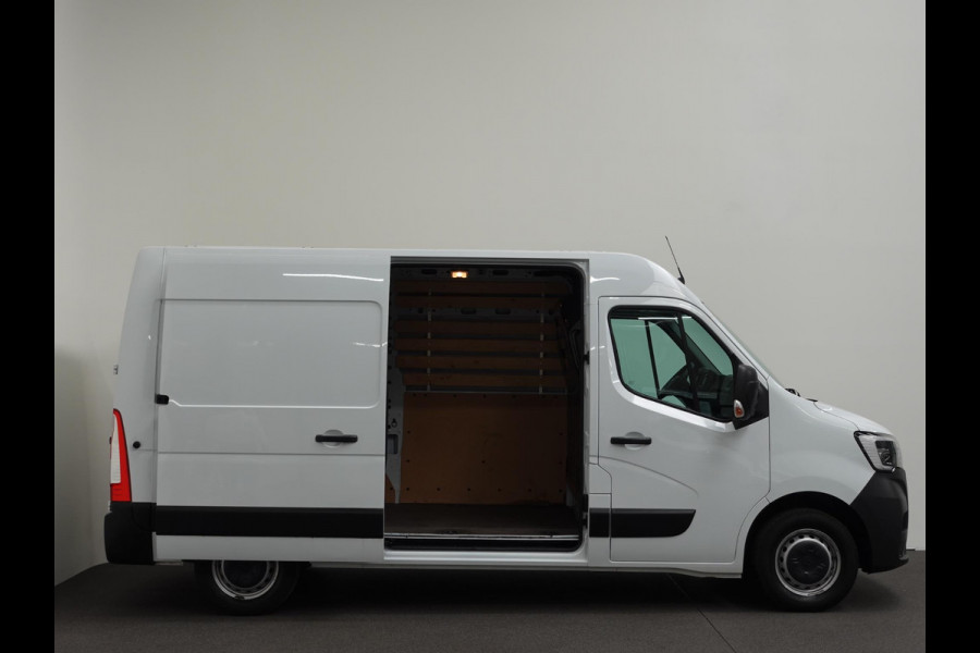 Renault Master T35 2.3 dCi 135PK L2H2 Airco Cruise Control Camera Nav PDC V+A Trekhaak 270° Deuren