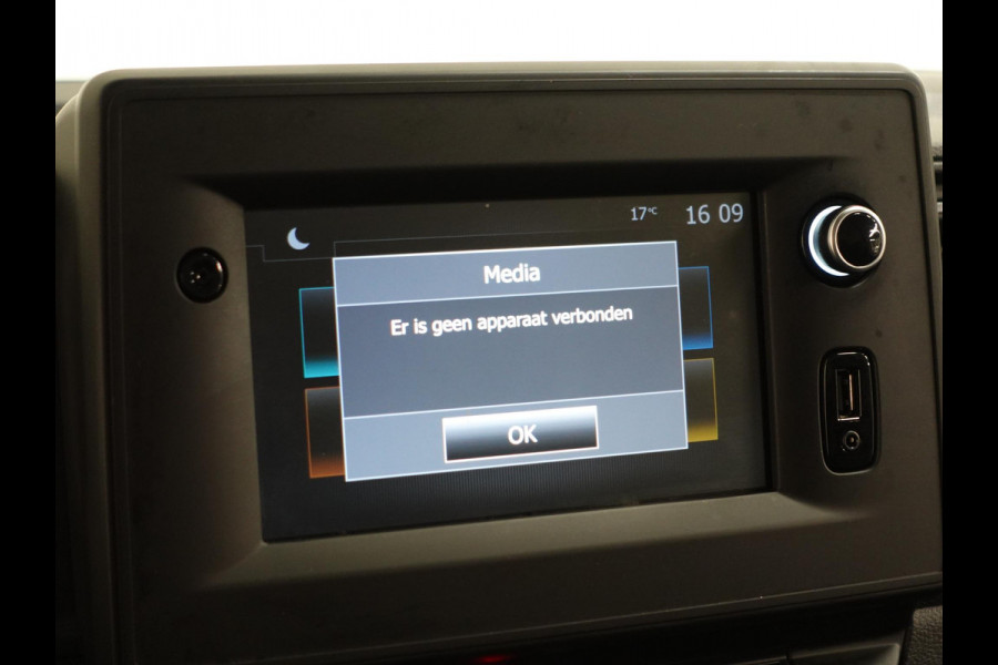 Renault Master T35 2.3 dCi 135PK L2H2 Airco Cruise Control Camera Nav PDC V+A Trekhaak 270° Deuren