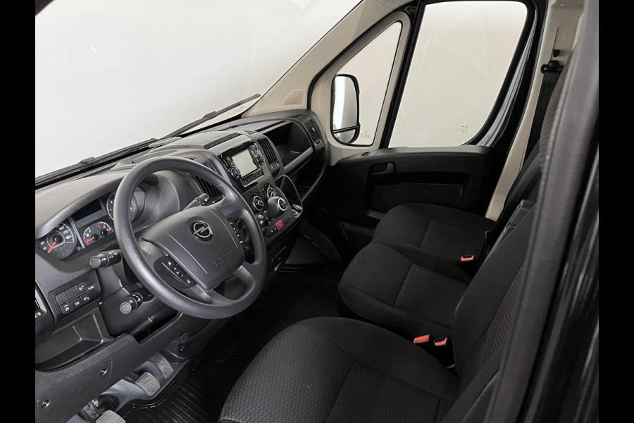 Opel Movano 140 PK L2H2 Edition Airco Navigatie Trekhaak Cruise control Nieuw Model Parkeersensoren